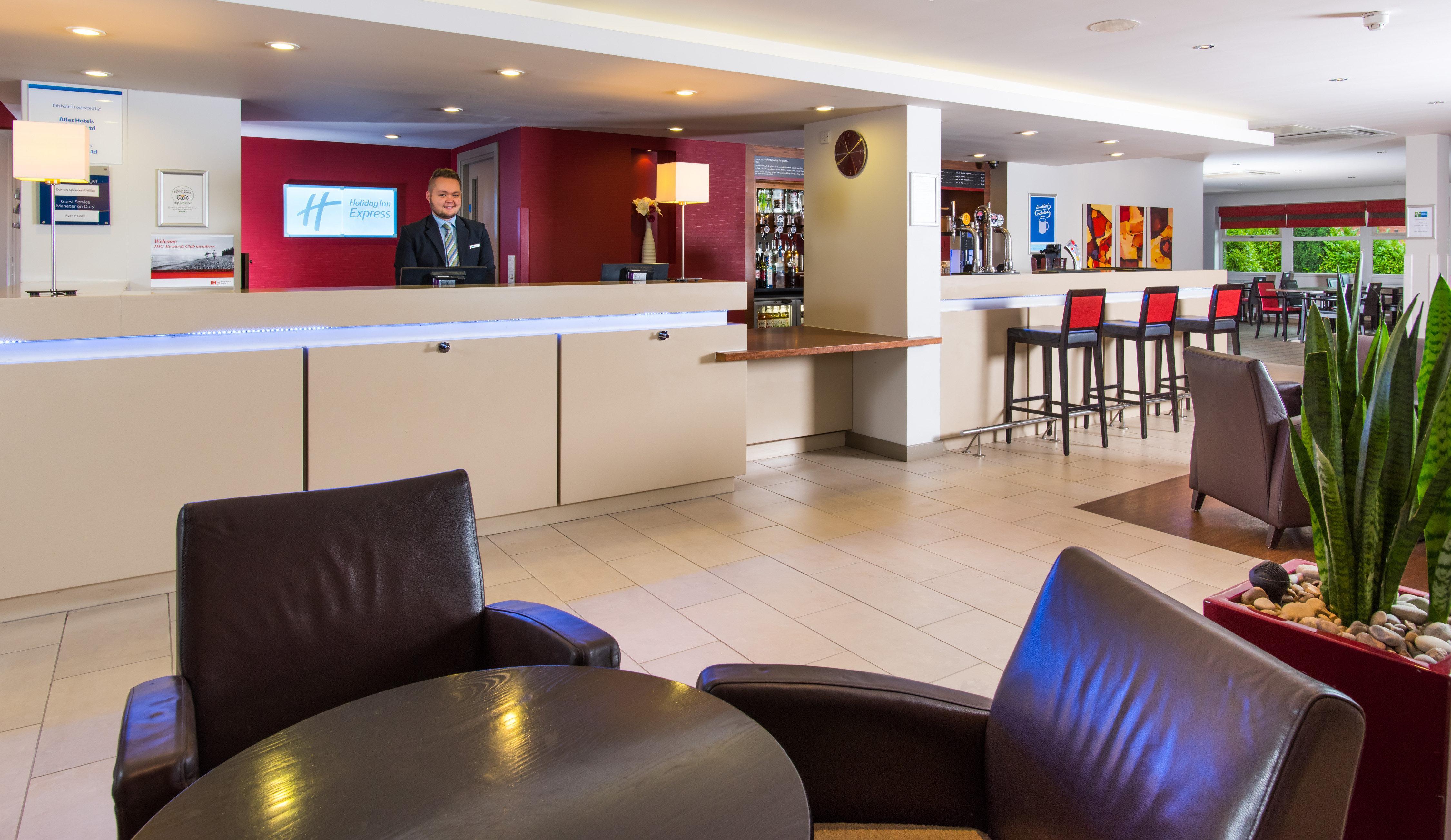 Holiday Inn Express East Midlands Airport By Ihg Castle Donington Exterior foto