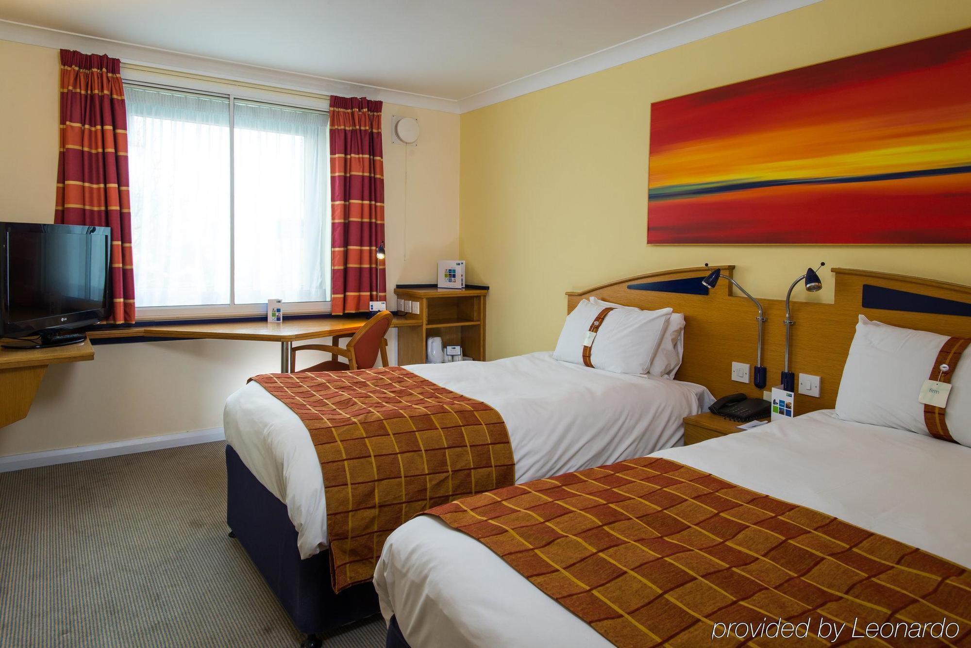 Holiday Inn Express East Midlands Airport By Ihg Castle Donington Exterior foto